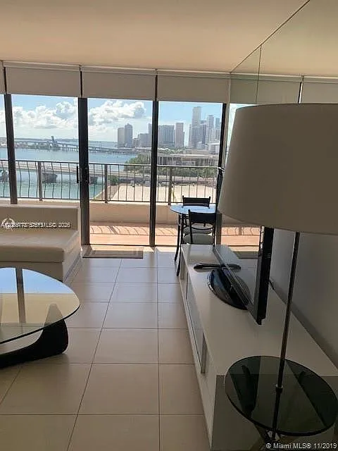 Venetia Condo — Photo 2