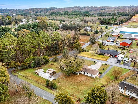 3rd image of 5595 Runway Dr NW