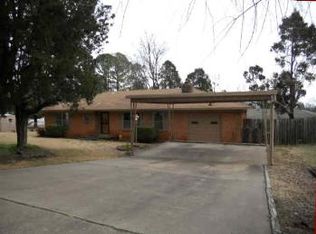 724 N 9th St, Van Buren, AR 72956