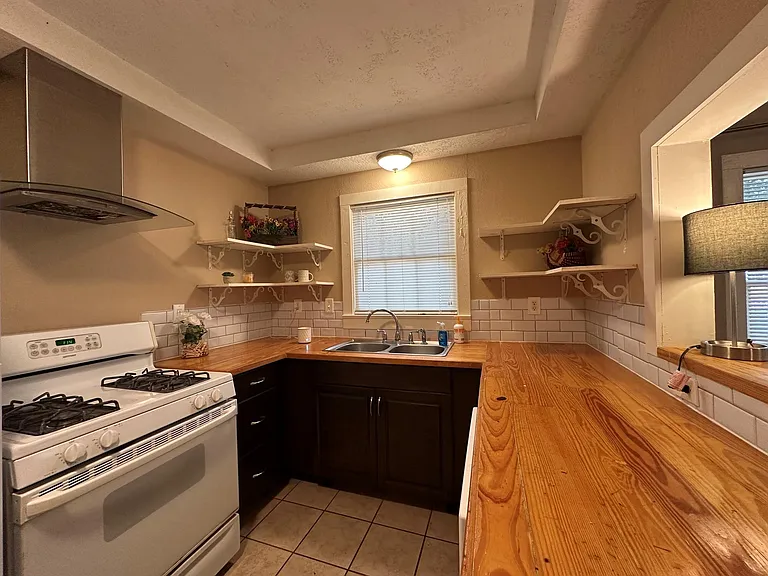706 W Willis St — Photo 6
