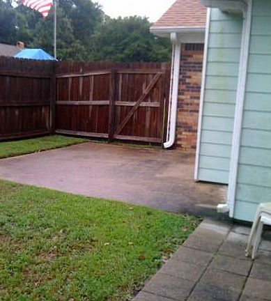 PATIO AREA W/PRIVACY FENC