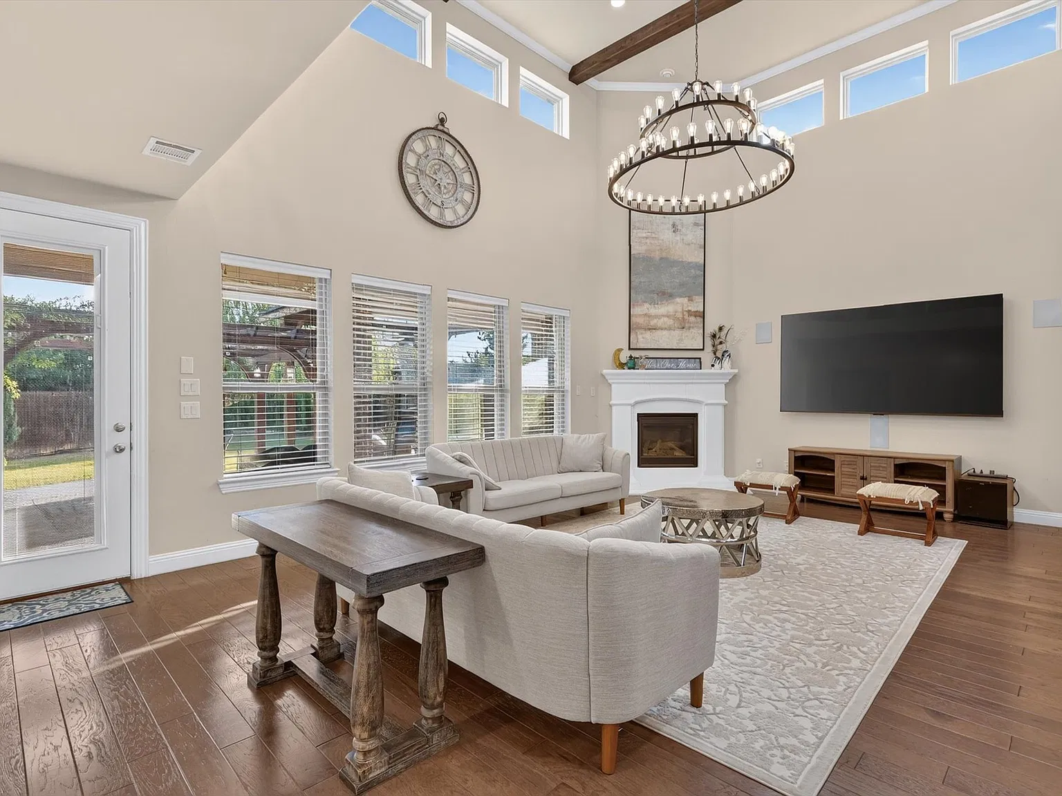 4 bed, 4058 sqft, $4,190 — Photo 2