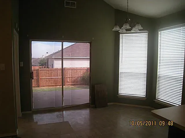 1004 Fort Apache Dr — Photo 9