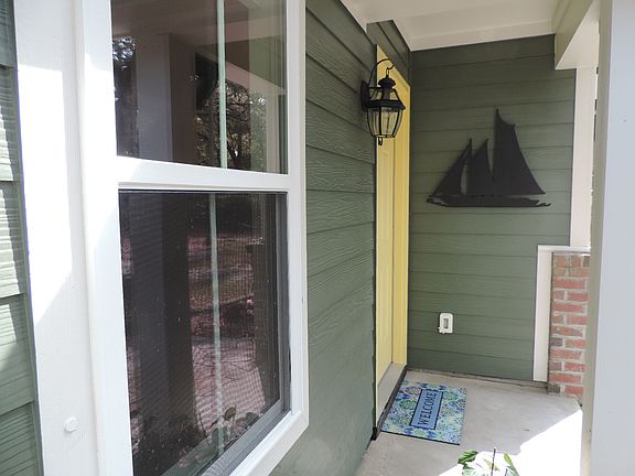 4th image of 15 Miller Dr W