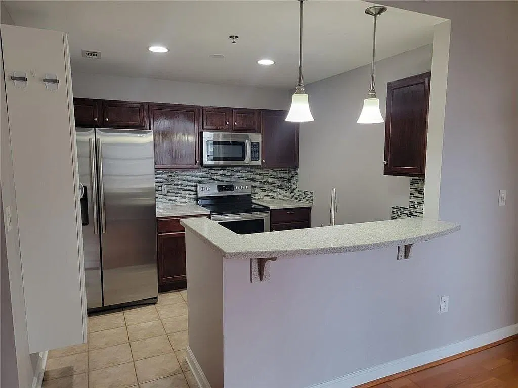 2 bed, 2.0 bath, $2,500 — Photo 2