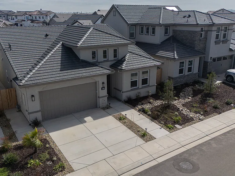 2522 Amur Ave — Photo 2