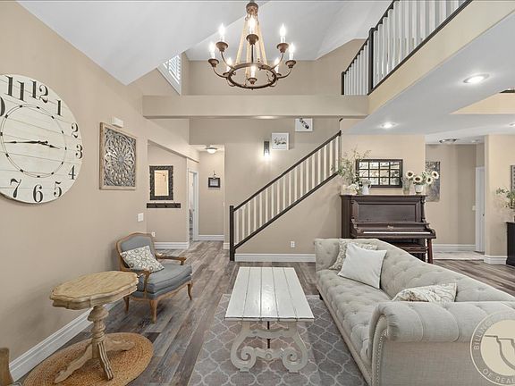 3rd image of 6610 Cove Creek Dr
