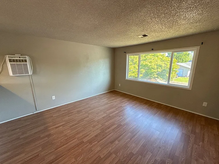 2551 23rd Ave SE — Photo 3