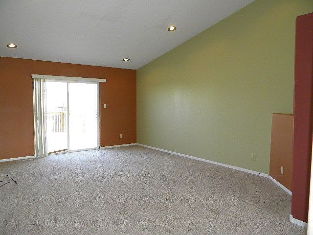 2nd image of 713 E Blue Stem Ln
