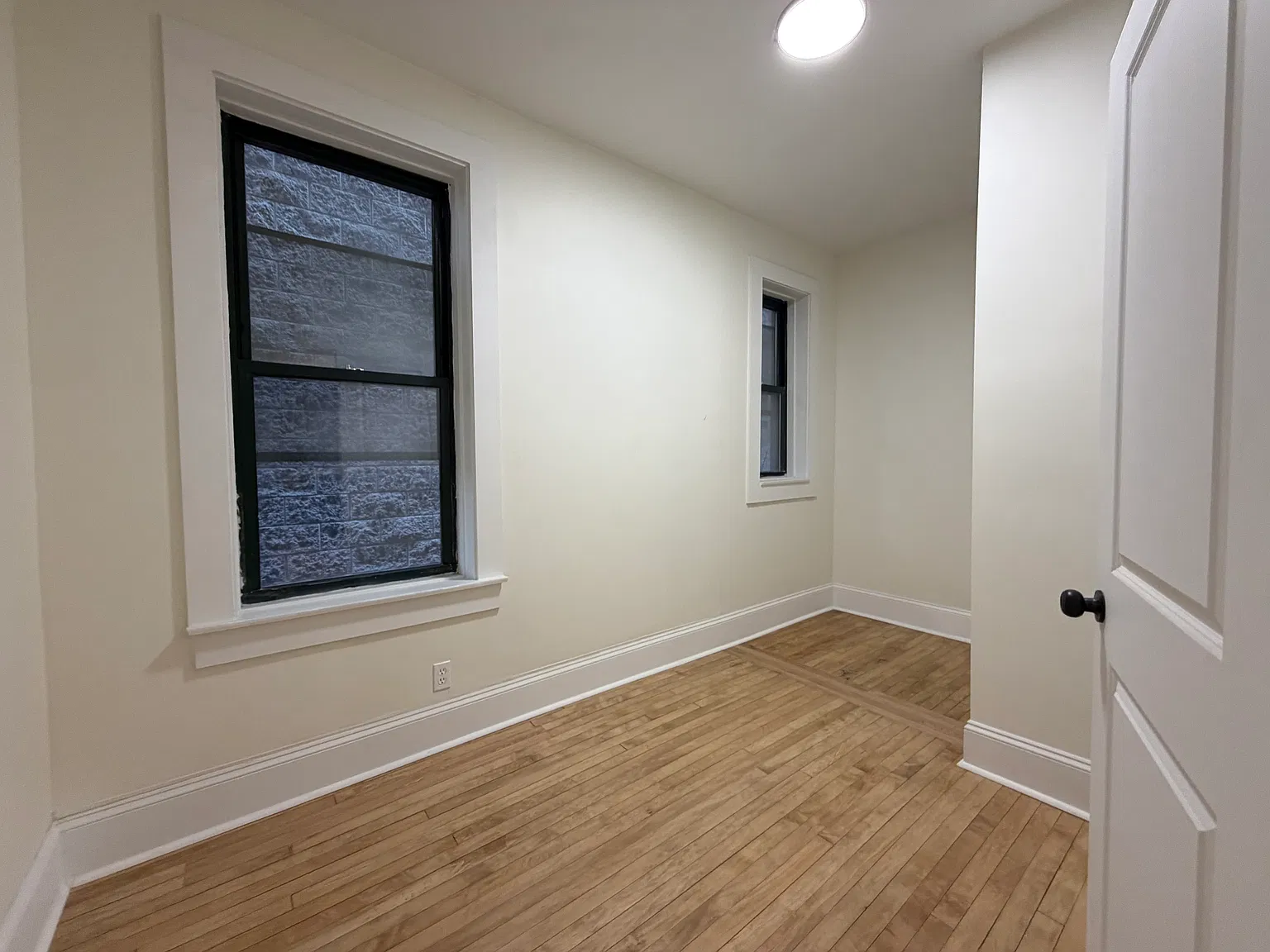 2 bed, 1300 sqft, $2,484 — Photo 4