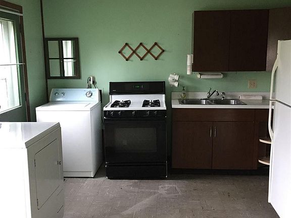 4th image of 2015 Miller Dr
