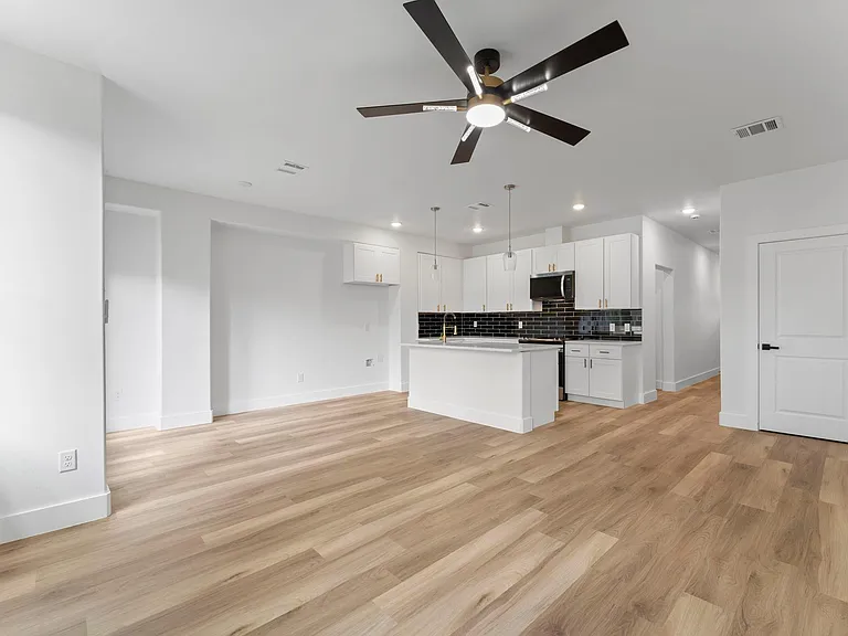 8205 Carver Rd #B — Photo 10