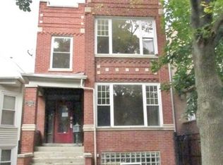 2822 W Wellington Ave, Chicago, IL 60618