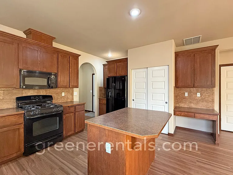 611 H St SW — Photo 13