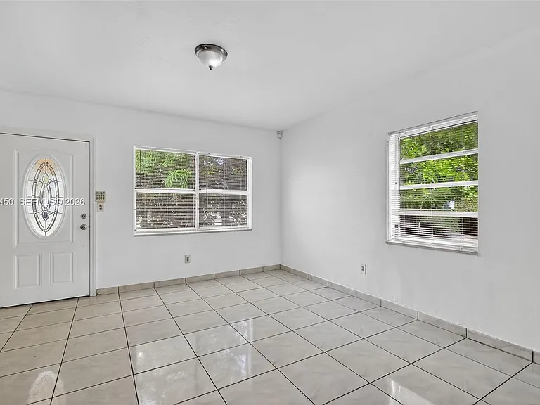 1498 NE 180th St — Photo 9