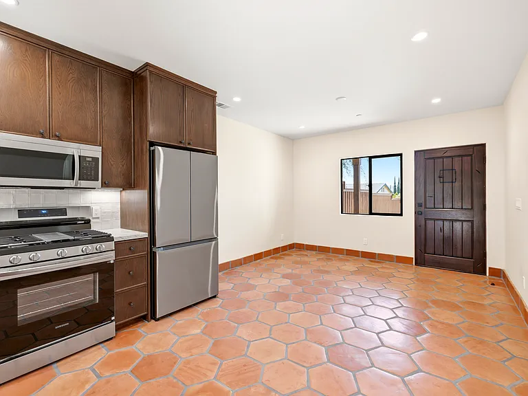 3343A Prospect Ave — Photo 8