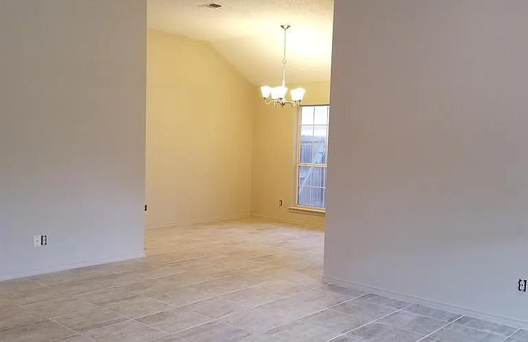 1812 Crown Pointe Blvd — Photo 4