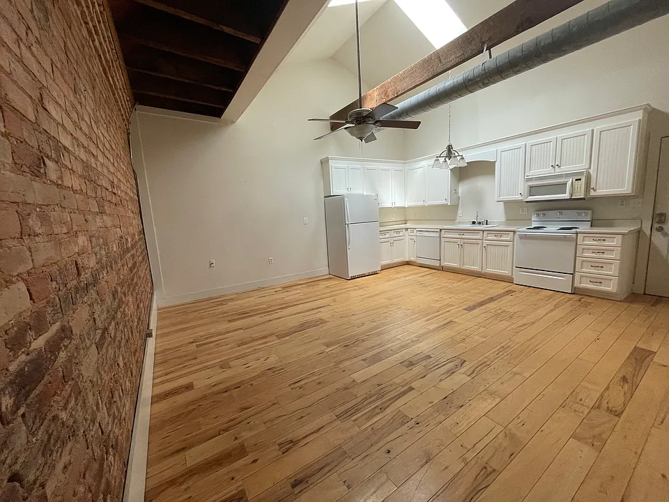 103 Court Sq #3