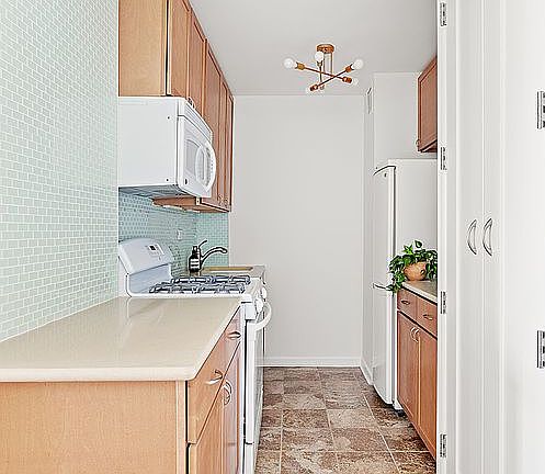 4th image of 61 W 62nd St APT 21A