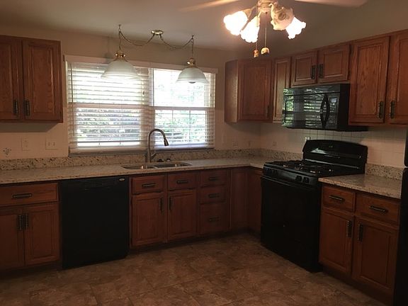 4th image of 1540 Balmoral Dr