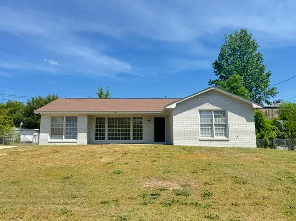 210 Playa Delray Dr, Columbus, GA 31906