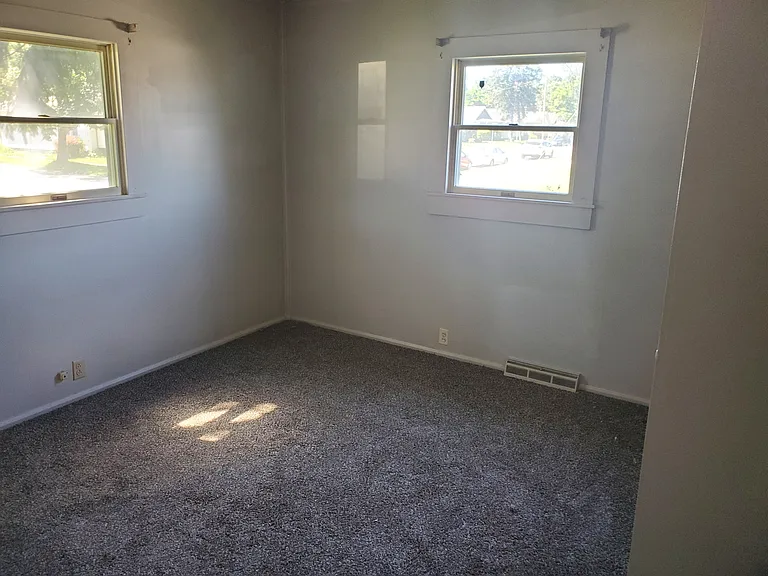 2102 S Scott St — Photo 5