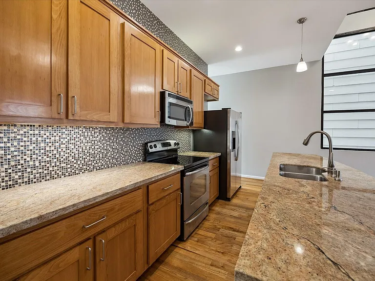 802 Waverly St #D — Photo 8
