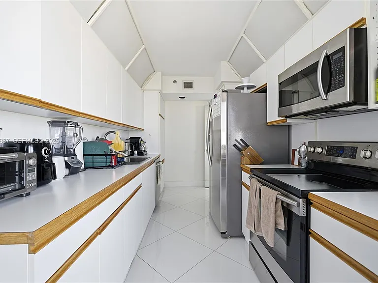 1000 W Island Blvd #2806 — Photo 9