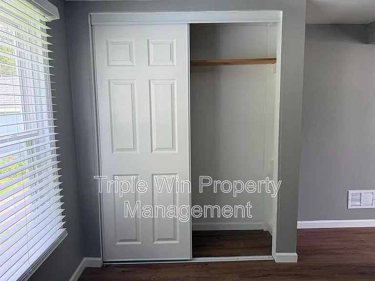 2308 Huntington Ave — Photo 22