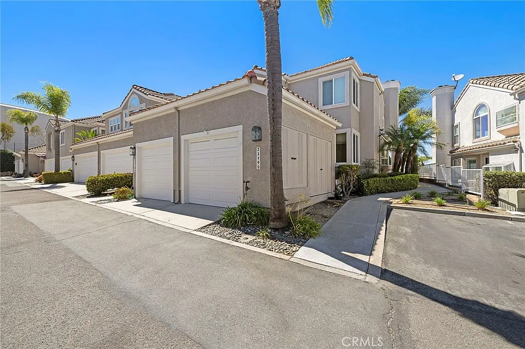 2 bed, 1037 sqft, $3,600 — Photo 1