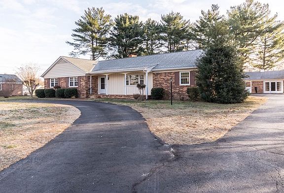 2nd image of 60 Lee Ave