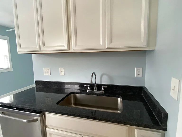 220 W 34th St — Photo 6
