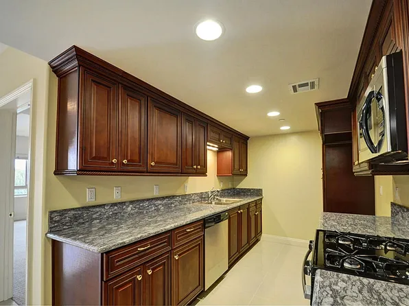 366 W 8th St #22, San Pedro, CA 90731