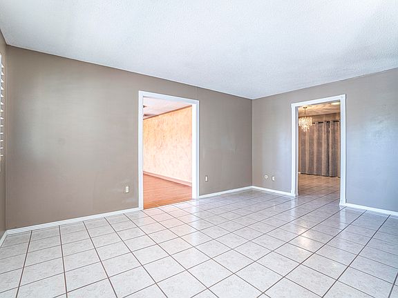 3rd image of 309 Monica Ct