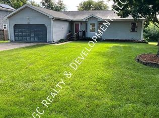 1210 S Capri Ter, McHenry, IL 60050