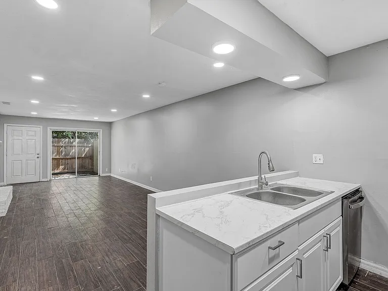 3990 SE 17th Ct — Photo 18