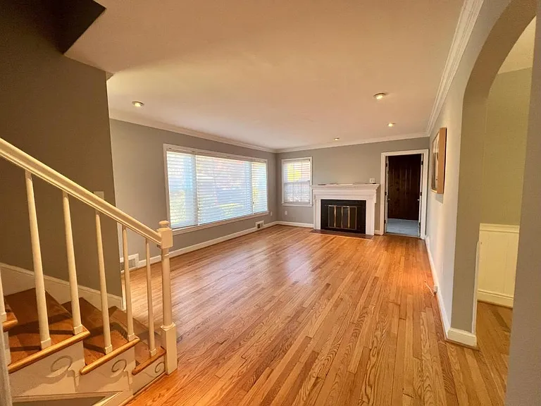 9509 Monroe St — Photo 2