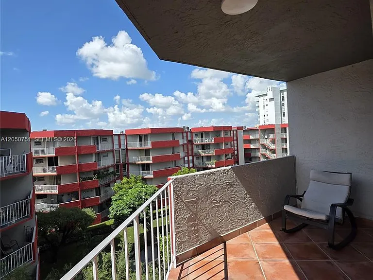 1750 W 46th St #520 — Photo 2