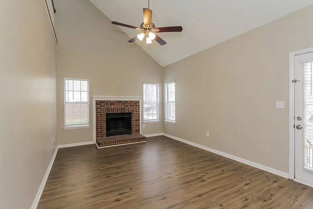 4 bed, 3.0 bath, 2714 sqft, $2,690 — Photo 3
