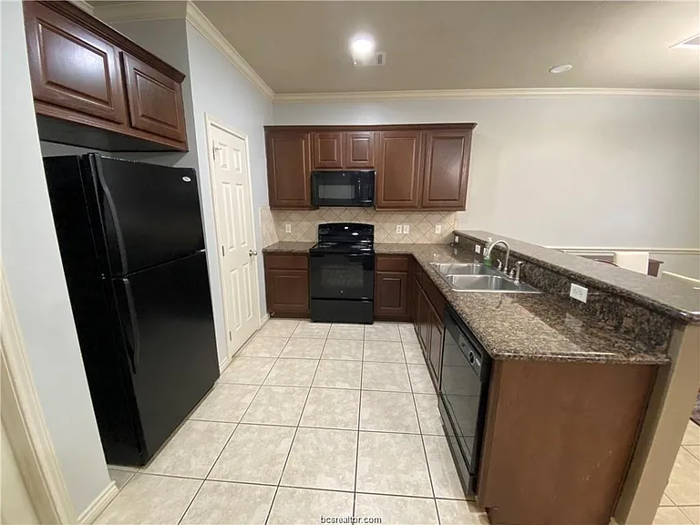 212 Forest Dr — Photo 4
