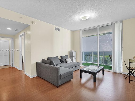 4th image of 601 NE 23rd St APT 901