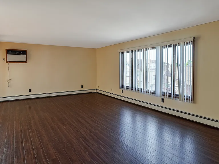 77 Highland Pl #2 — Photo 5