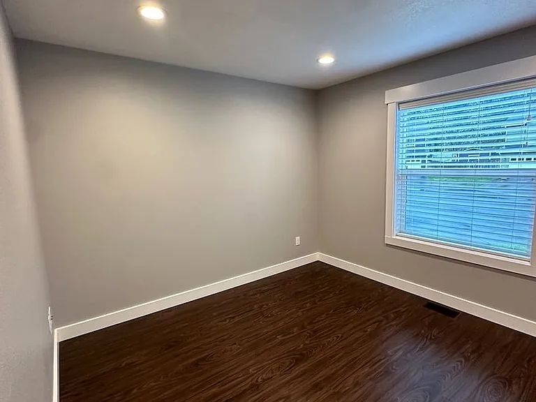 1670 Westwind Cir — Photo 2
