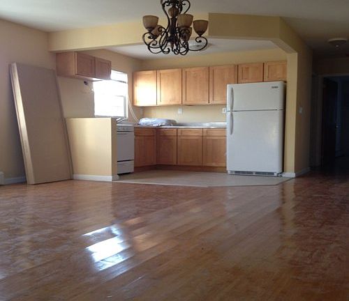 3rd image of 2845 Tiemann Ave