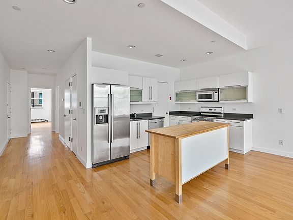 3rd image of 328 Dean St APT 3C
