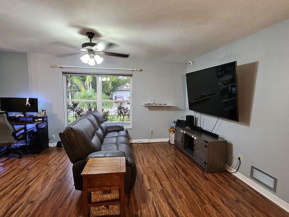 4th image of 447 E Crossbeam Cir