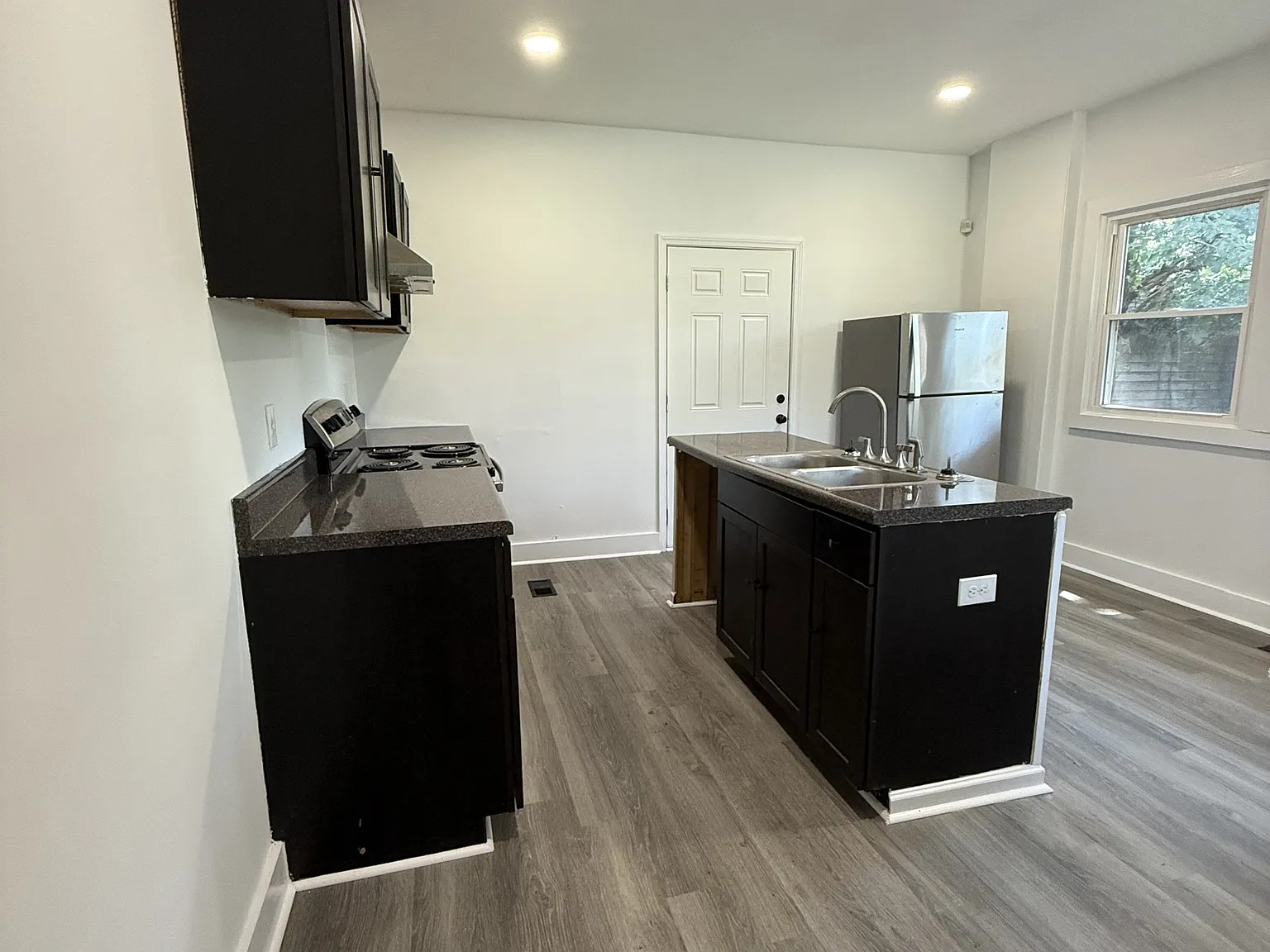 1031 Cotton Avenue Southwest - 1 — Photo 4
