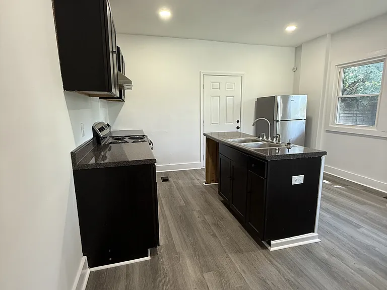 1031 Cotton Ave SW — Photo 4