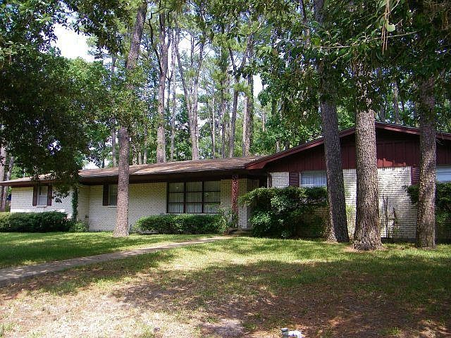 1st image of 1401 N Broadmoor Dr
