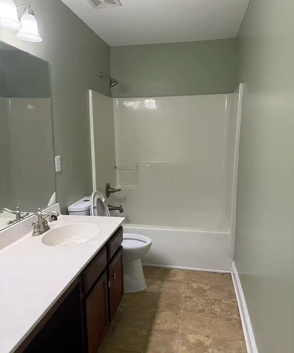 3 bed, 2.5 bath, 2505 sqft, $2,200 — Photo 2